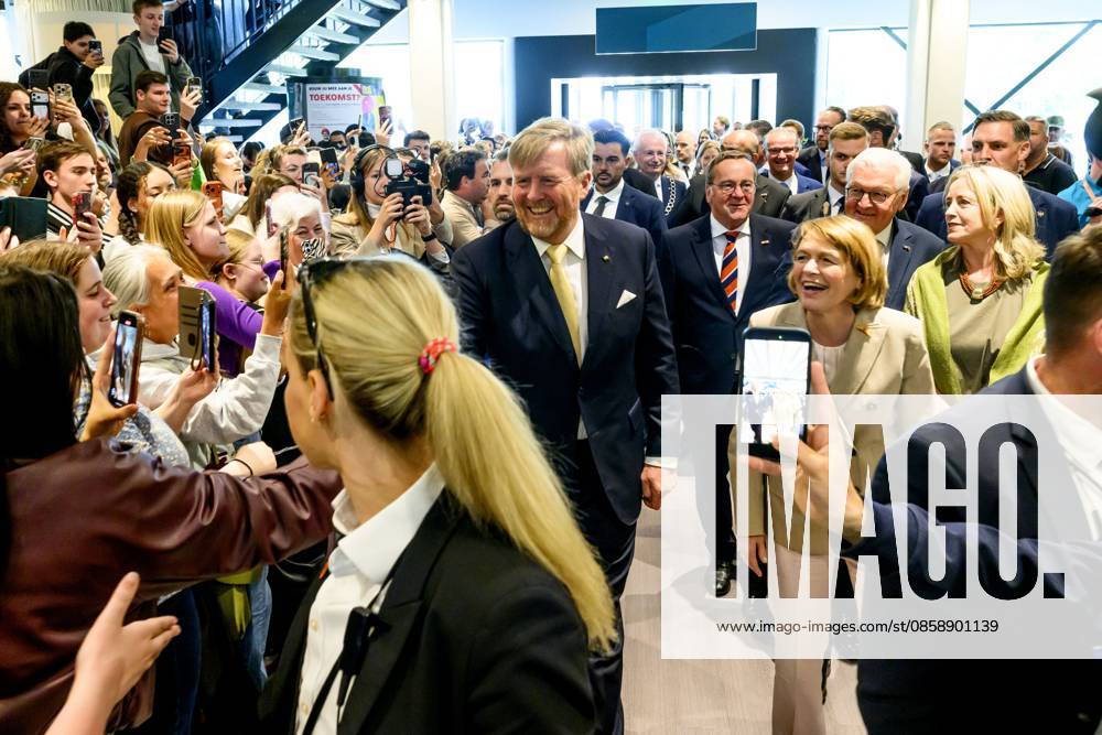 Sittard, The Netherlands, 2026-06-11 12:18:14 SITTARD, 11-06-2026, VISTA college At the invitation of His Majesty King Willem Alexander and Queen Maxima, the Federal President of Germany, Frank-Walter Steinmeier, is paying a state visit to the Netherlands. He is accompanied by his wife, Elke Büdenbender. PHOTO: NLBeeld Patrick van Emst In the photo: King Willem Alexander, together with the Federal President and Mrs. Büdenbender, is visiting VISTA college in Sittard, the regional secondary vocational education institution. Together with the Minister of the Interior and Kingdom Relations, Pieter Heerma, they are engaging in discussions with students, teachers, and staff regarding cross-border cooperation between the Netherlands and Germany