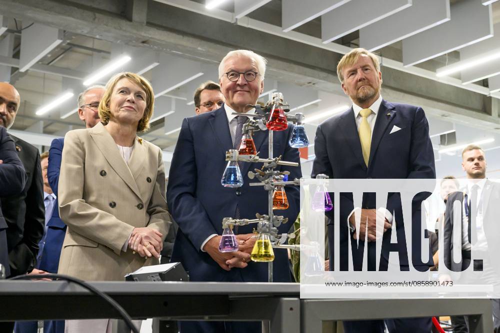 Sittard, The Netherlands, 2026-06-11 12:39:59 SITTARD, 11-06-2026, VISTA college At the invitation of His Majesty King Willem Alexander and Queen Maxima, the Federal President of Germany, Frank-Walter Steinmeier, is paying a state visit to the Netherlands. He is accompanied by his wife, Elke Büdenbender. PHOTO: NLBeeld Patrick van Emst In the photo: King Willem Alexander, together with the Federal President and Mrs. Büdenbender, is visiting VISTA college in Sittard, the regional secondary vocational education institution. Together with the Minister of the Interior and Kingdom Relations, Pieter Heerma, they are engaging in discussions with students, teachers, and staff regarding cross-border cooperation between the Netherlands and Germany