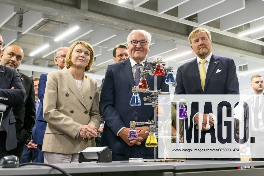 Sittard, The Netherlands, 2026-06-11 12:40:00 SITTARD, 11-06-2026, VISTA college At the invitation of His Majesty King Willem Alexander and Queen Maxima, the Federal President of Germany, Frank-Walter Steinmeier, is paying a state visit to the Netherlands. He is accompanied by his wife, Elke Büdenbender. PHOTO: NLBeeld Patrick van Emst In the photo: King Willem Alexander, together with the Federal President and Mrs. Büdenbender, is visiting VISTA college in Sittard, the regional secondary vocational education institution. Together with the Minister of the Interior and Kingdom Relations, Pieter Heerma, they are engaging in discussions with students, teachers, and staff regarding cross-border cooperation between the Netherlands and Germany