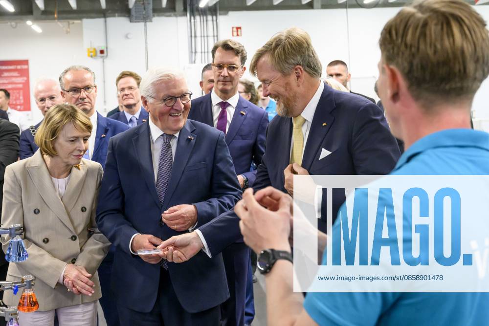 Sittard, The Netherlands, 2026-06-11 12:43:07 SITTARD, 11-06-2026, VISTA college At the invitation of His Majesty King Willem Alexander and Queen Maxima, the Federal President of Germany, Frank-Walter Steinmeier, is paying a state visit to the Netherlands. He is accompanied by his wife, Elke Büdenbender. PHOTO: NLBeeld Patrick van Emst In the photo: King Willem Alexander, together with the Federal President and Mrs. Büdenbender, is visiting VISTA college in Sittard, the regional secondary vocational education institution. Together with the Minister of the Interior and Kingdom Relations, Pieter Heerma, they are engaging in discussions with students, teachers, and staff regarding cross-border cooperation between the Netherlands and Germany