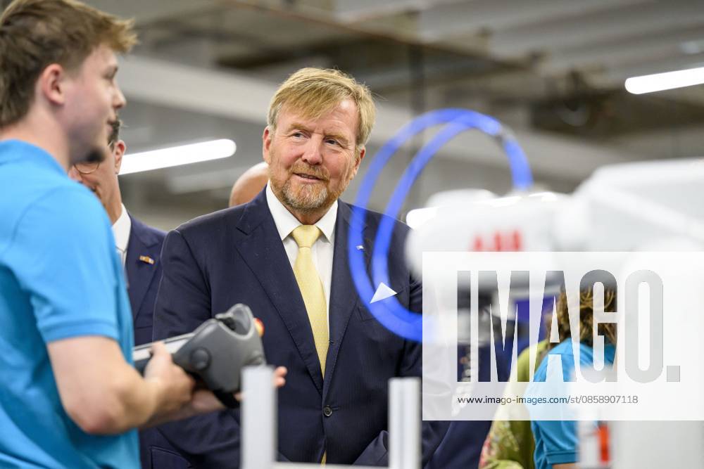 King Willem Alexander During State Visit - Sittard King Willem Alexander of the Netherlands visits VISTA college in Sittard, the Netherlands on June 11, 2026, alongside German Federal President Frank-Walter Steinmeier, his wife Elke Büdenbender, and Dutch Minister of the Interior and Kingdom Relations Pieter Heerma, engaging in discussions with students, teachers, and staff regarding cross-border cooperation between the Netherlands and Germany. Photo by Patrick van Emst NL Beeld Bruno Press ABACAPRESS.COM Netherlands
