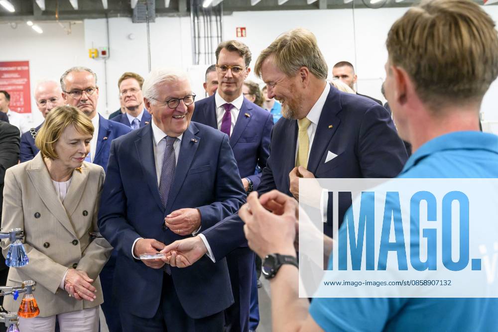 King Willem Alexander During State Visit - Sittard King Willem Alexander of the Netherlands visits VISTA college in Sittard, the Netherlands on June 11, 2026, alongside German Federal President Frank-Walter Steinmeier, his wife Elke Büdenbender, and Dutch Minister of the Interior and Kingdom Relations Pieter Heerma, engaging in discussions with students, teachers, and staff regarding cross-border cooperation between the Netherlands and Germany. Photo by Patrick van Emst NL Beeld Bruno Press ABACAPRESS.COM Netherlands