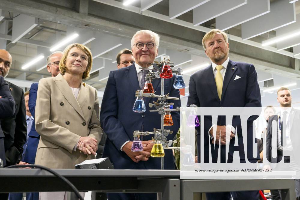 King Willem Alexander During State Visit - Sittard King Willem Alexander of the Netherlands visits VISTA college in Sittard, the Netherlands on June 11, 2026, alongside German Federal President Frank-Walter Steinmeier, his wife Elke Büdenbender, and Dutch Minister of the Interior and Kingdom Relations Pieter Heerma, engaging in discussions with students, teachers, and staff regarding cross-border cooperation between the Netherlands and Germany. Photo by Patrick van Emst NL Beeld Bruno Press ABACAPRESS.COM Netherlands