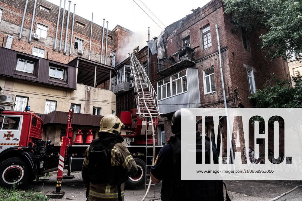 Shahed on a building in the center of Kharkiv KHARKIV, UKRAINE, June 9, 2026 Emergency services respond to a building fire in the city center following a drone strike. Firefighters work to contain the blaze while rescue operations and damage assessment continue in the area. Photo: Vincenzo Circosta JNA press (Photo by JNA Press JNA Press via Nexpher Images) Kharkiv kharkiv Oblast