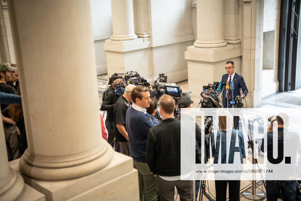 Cem Özdemir, Minister-President of Baden Württemberg, gives a press statement on his arrival at the Bundesrat Bundesrat meeting on June 12, 2026, Berlin Berlin Germany Bundesrat