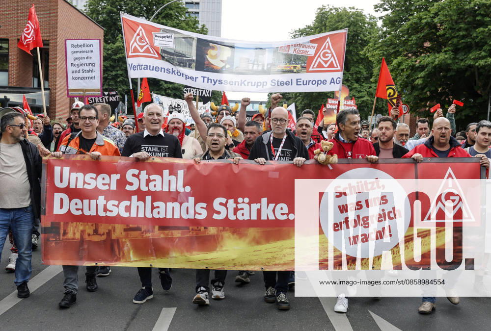 IG Metall demo Steel workers demonstrate during an IG Metall demo for the future of the steel industry, at the Federal Ministry of Economics and Climate Protection, Berlin, 12 06 2026 Berlin Berlin Germany
