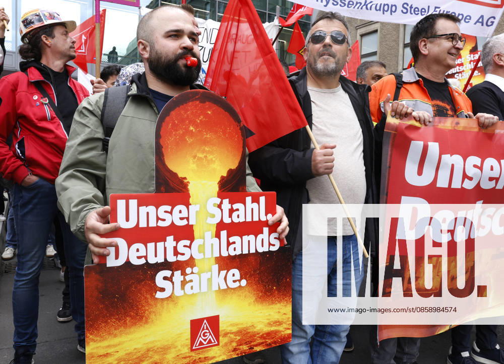 IG Metall demo Steel workers demonstrate during an IG Metall demo for the future of the steel industry, at the Federal Ministry of Economics and Climate Protection, Berlin, 12 06 2026 Berlin Berlin Germany