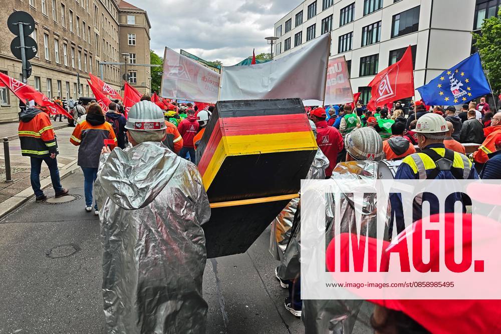 Demo for German steel under the slogan Stahl hat Zukunft bei uns Steel workers protest in Berlins government district for better protection against cheap steel from China and a permanent industrial electricity price following a demonstration call by IG Metall trade union