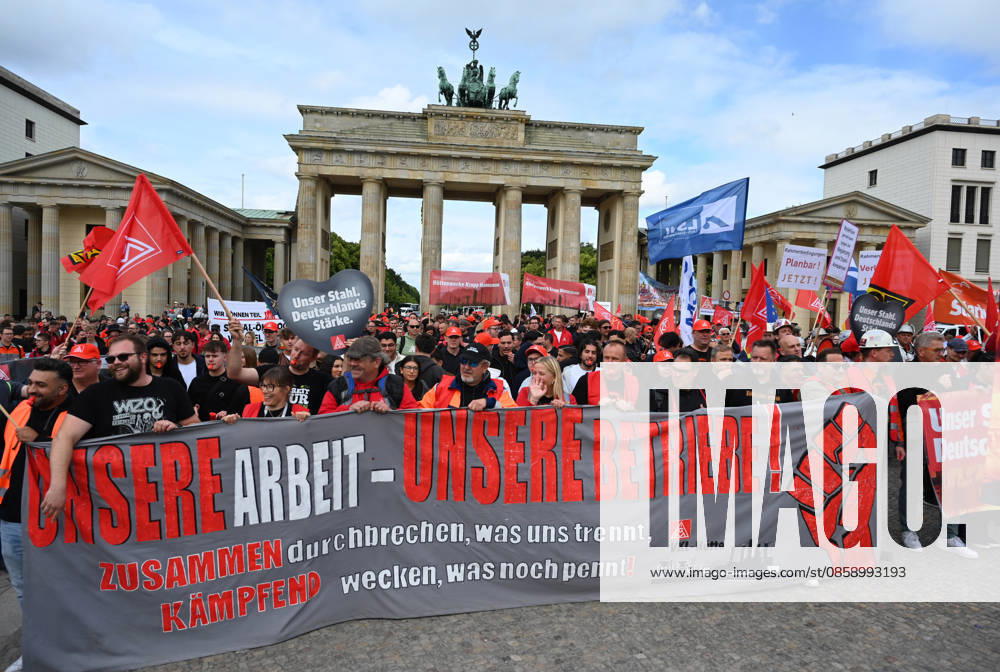 Rally of steel industry employees in Berlin BERLIN, GERMANY - JUNE 12: Steel industry employees take part in a rally in support of the steel sector in Berlin, Germany, on June 12, 2026. The rally, led by IG Metall, marched from the Brandenburg Gate to the Federal Ministry for Economic Affairs, calling for support for the German steel industry and urging not to abandon industry modernization programs. Volodymyr Sindieiev Anadolu Berlin Germany. Editorial use only. Please get in touch for any other usage.