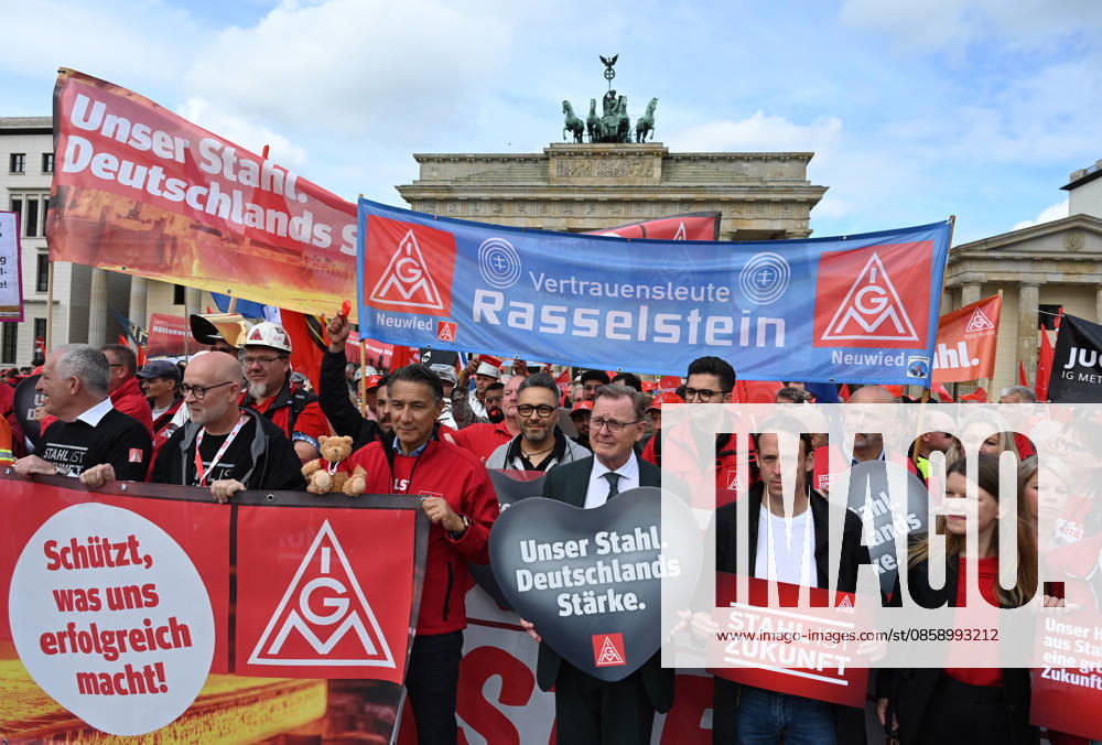 Rally of steel industry employees in Berlin BERLIN, GERMANY - JUNE 12: Steel industry employees take part in a rally in support of the steel sector in Berlin, Germany, on June 12, 2026. The rally, led by IG Metall, marched from the Brandenburg Gate to the Federal Ministry for Economic Affairs, calling for support for the German steel industry and urging not to abandon industry modernization programs. Volodymyr Sindieiev Anadolu Berlin Germany. Editorial use only. Please get in touch for any other usage.