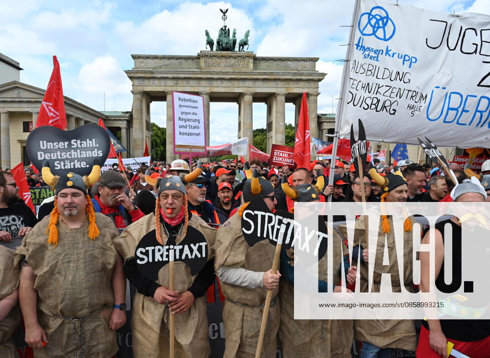 Rally of steel industry employees in Berlin BERLIN, GERMANY - JUNE 12: Steel industry employees take part in a rally in support of the steel sector in Berlin, Germany, on June 12, 2026. The rally, led by IG Metall, marched from the Brandenburg Gate to the Federal Ministry for Economic Affairs, calling for support for the German steel industry and urging not to abandon industry modernization programs. Volodymyr Sindieiev Anadolu Berlin Germany. Editorial use only. Please get in touch for any other usage.