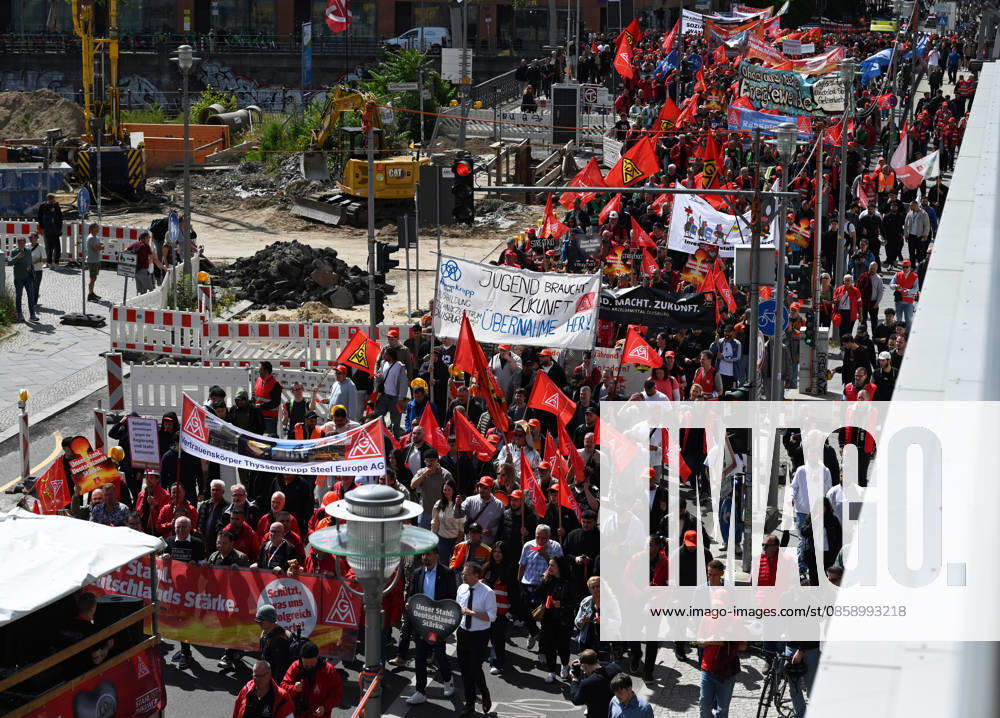 Rally of steel industry employees in Berlin BERLIN, GERMANY - JUNE 12: Steel industry employees take part in a rally in support of the steel sector in Berlin, Germany, on June 12, 2026. The rally, led by IG Metall, marched from the Brandenburg Gate to the Federal Ministry for Economic Affairs, calling for support for the German steel industry and urging not to abandon industry modernization programs. Volodymyr Sindieiev Anadolu Berlin Germany. Editorial use only. Please get in touch for any other usage.