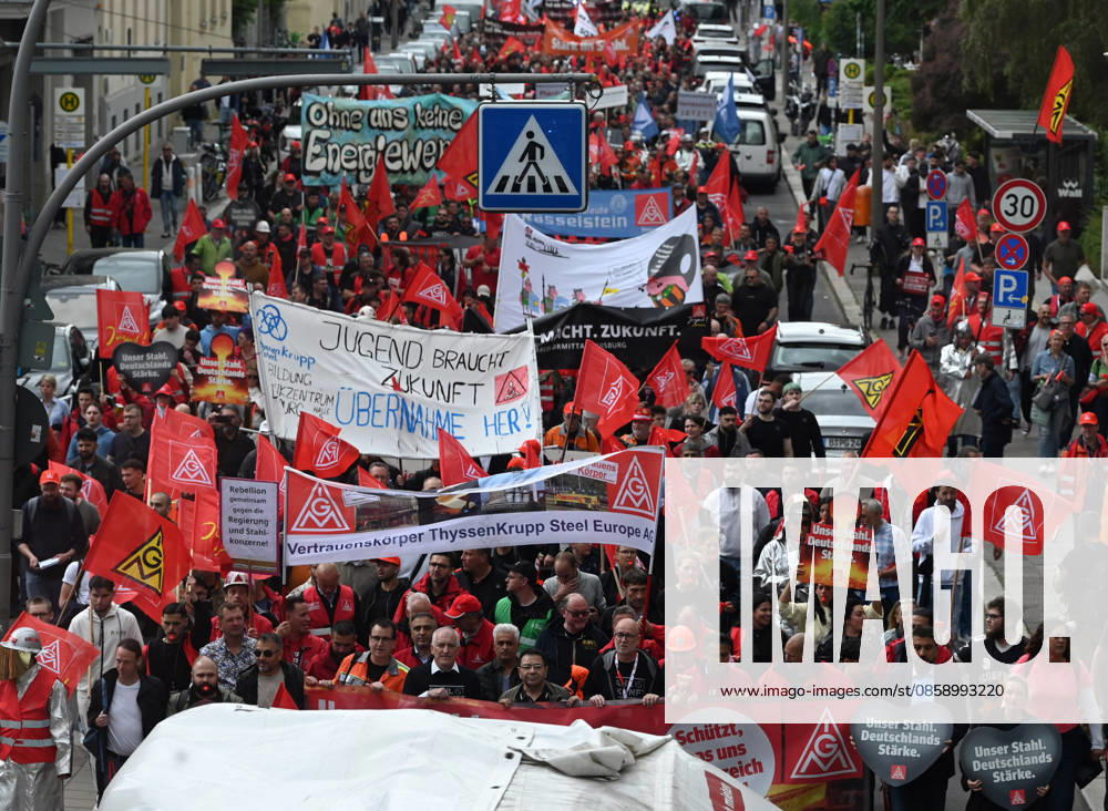 Rally of steel industry employees in Berlin BERLIN, GERMANY - JUNE 12: Steel industry employees take part in a rally in support of the steel sector in Berlin, Germany, on June 12, 2026. The rally, led by IG Metall, marched from the Brandenburg Gate to the Federal Ministry for Economic Affairs, calling for support for the German steel industry and urging not to abandon industry modernization programs. Volodymyr Sindieiev Anadolu Berlin Germany. Editorial use only. Please get in touch for any other usage.
