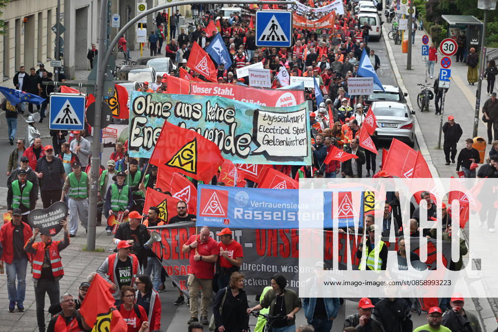 Rally of steel industry employees in Berlin BERLIN, GERMANY - JUNE 12: Steel industry employees take part in a rally in support of the steel sector in Berlin, Germany, on June 12, 2026. The rally, led by IG Metall, marched from the Brandenburg Gate to the Federal Ministry for Economic Affairs, calling for support for the German steel industry and urging not to abandon industry modernization programs. Volodymyr Sindieiev Anadolu Berlin Germany. Editorial use only. Please get in touch for any other usage.