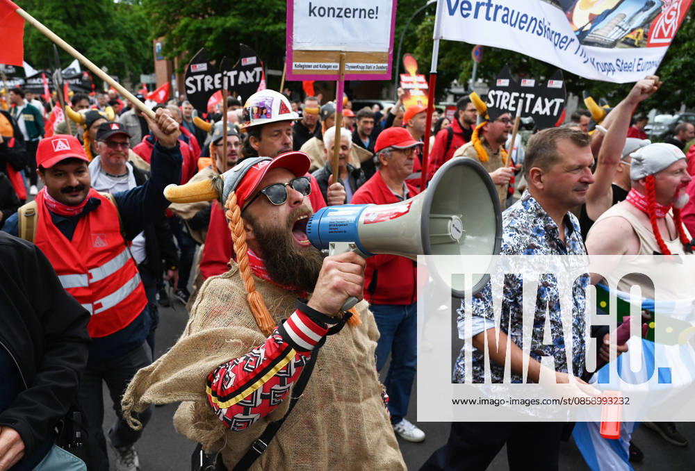 Rally of steel industry employees in Berlin BERLIN, GERMANY - JUNE 12: Steel industry employees take part in a rally in support of the steel sector in Berlin, Germany, on June 12, 2026. The rally, led by IG Metall, marched from the Brandenburg Gate to the Federal Ministry for Economic Affairs, calling for support for the German steel industry and urging not to abandon industry modernization programs. Volodymyr Sindieiev Anadolu Berlin Germany. Editorial use only. Please get in touch for any other usage.