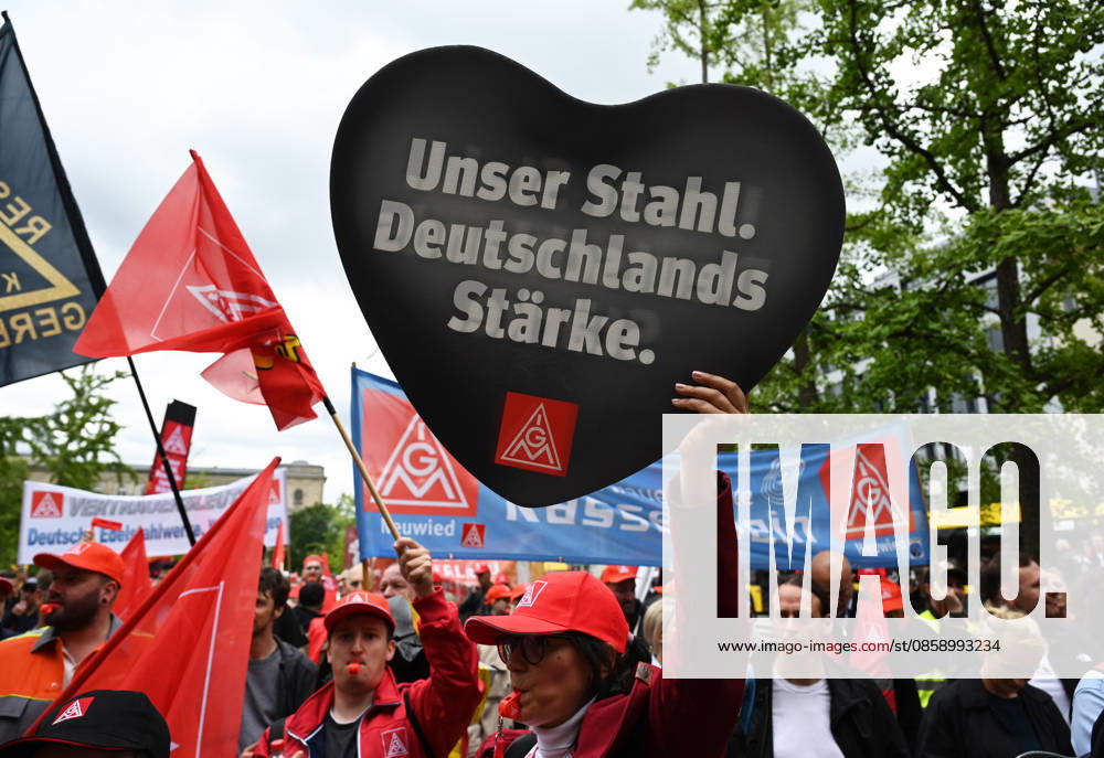 Rally of steel industry employees in Berlin BERLIN, GERMANY - JUNE 12: Steel industry employees take part in a rally in support of the steel sector in Berlin, Germany, on June 12, 2026. The rally, led by IG Metall, marched from the Brandenburg Gate to the Federal Ministry for Economic Affairs, calling for support for the German steel industry and urging not to abandon industry modernization programs. Volodymyr Sindieiev Anadolu Berlin Germany. Editorial use only. Please get in touch for any other usage.