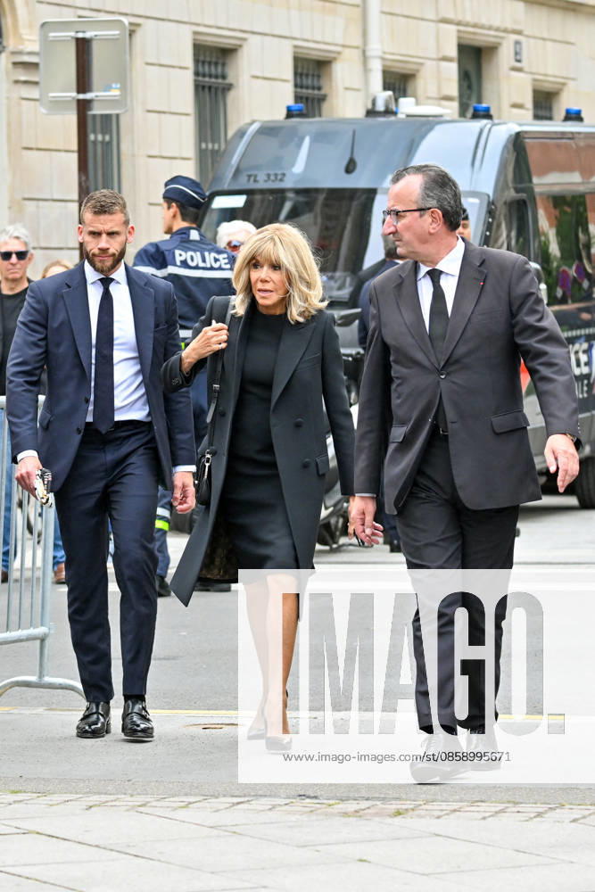Brigitte Macron, Frances First Lady, and José Pietroboni, head of protocol at the Elysée Palace, The funeral of B Chirac in the Sainte Clotilde Basilica in Paris 7th arrondissement on June 12, 2026 The former first lady of France died on June 5, 2026 at the age of 93 Jacovides Liewig Bestimage The funeral of B Chirac in the Sainte Clotilde Basilica in Paris 7th arrondissement on June 12, 2026 The former first lady of France died on June 5, 2026 at the age of 93 Paris France