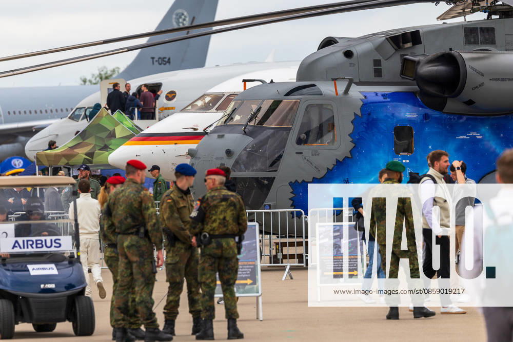 Trade visitor day at ILA Berlin 2026, Berlin, 12 06 2026 Bundeswehr soldiers and trade visitors in front of a helicopter with striking blue special livery on the outdoor area of ILA Berlin 2026 In the background you can see a transport aircraft with German national emblem and an Airbus vehicle Schöneberg Berlin ExpoCenter Airport Brandenburg Germany 20260612-1V9A1914-M4000