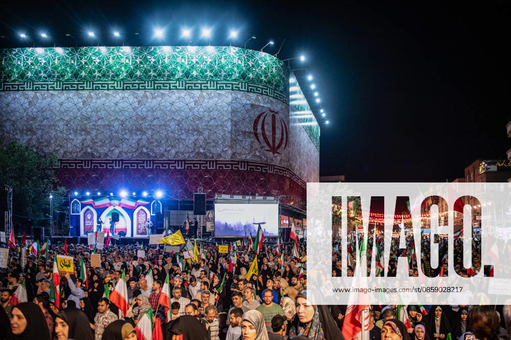 Iranians rally , waving flags in support of the government s negotiations to end the war with the United States, Anti?U.S. and anti?Israel chants echoed at Enghelab Square in Tehran late Friday, June 12, 2026. IRN2026061203 BehnamxTofighi