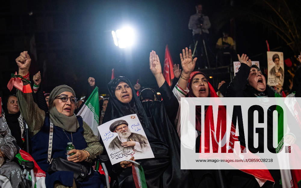 Iranians rally waving flags in support of the government s negotiations to end the war with the United States, Anti‘U.S. and anti‘Israel chants echoed at Enghelab Square in Tehran late Friday, June 12, 2026. IRN2026061204 BehnamxTofighi