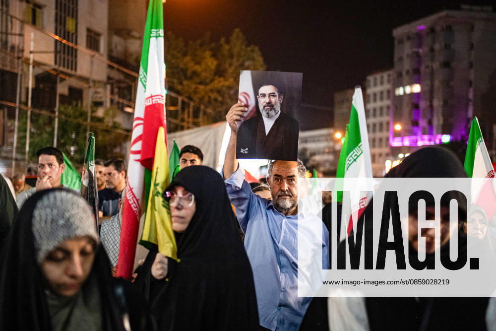 Iranians rally , waving flags in support of the government s negotiations to end the war with the United States, Anti?U.S. and anti?Israel chants echoed at Enghelab Square in Tehran late Friday, June 12, 2026. IRN2026061205 BehnamxTofighi