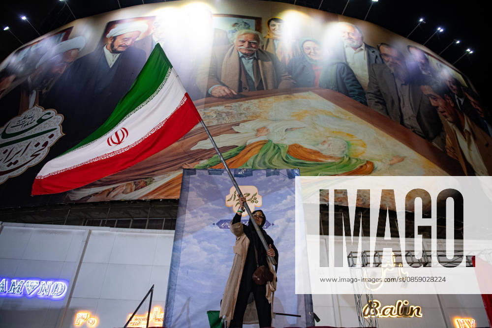 Iranians rally , waving flags in support of the government s negotiations to end the war with the United States, Anti?U.S. and anti?Israel chants echoed at Enghelab Square in Tehran late Friday, June 12, 2026. IRN2026061210 BehnamxTofighi