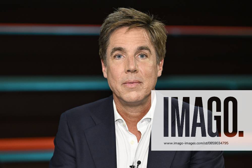 Markus Feldenkirchen Journalist 06 26 her Markus Feldenkirchen on June 11, 2026 in Markus Lanz , ZDF Recording from June 10, 2026 TV Television Talk Show Talk Show Germany German German man mirror author Journalism german journalism author cross portrait neutral