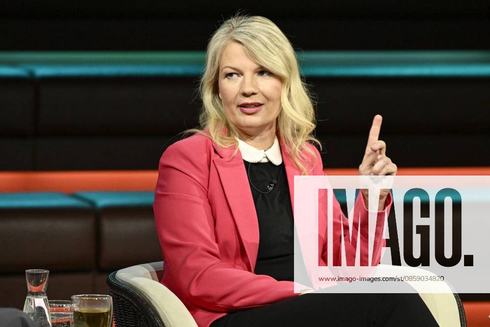 Annett Meiritz journalist 06 26 her Annett Meiritz on June 11, 2026 in Markus Lanz , ZDF recording from June 10, 2026 TV television talk show talk show Germany German German woman author Handelsblatt German female journalist journalism cross half sitting talking gesticulating