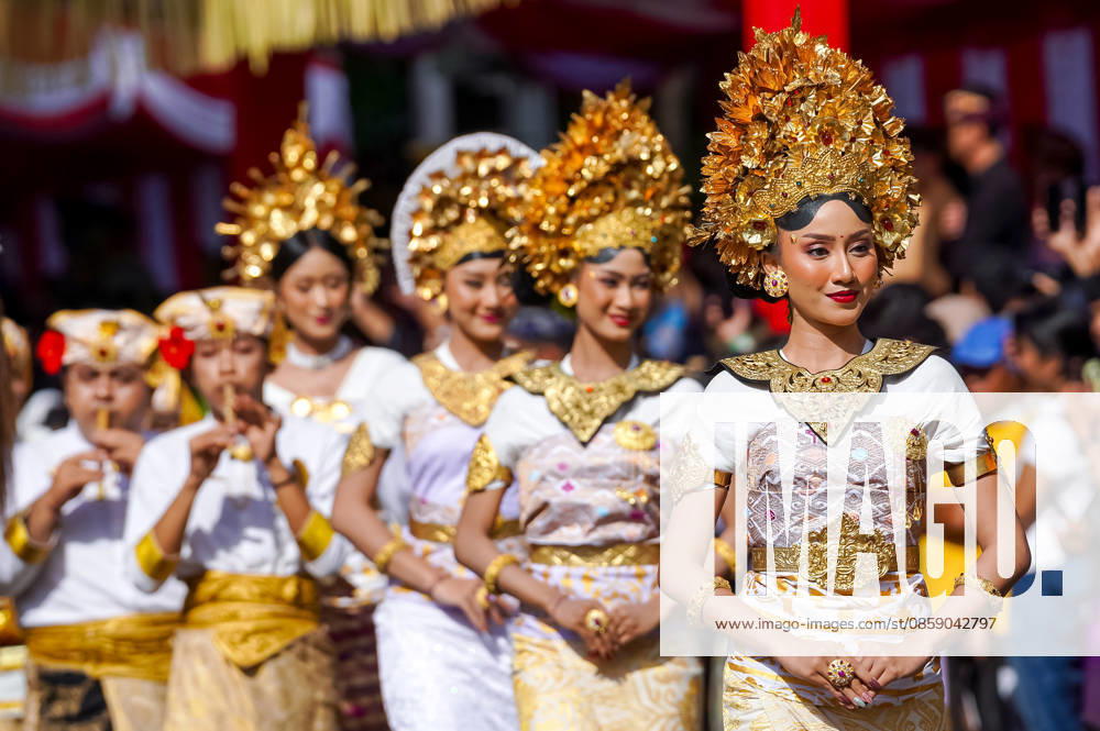 (260613) -- BALI, June 13, 2026 -- Performers participate in Peed Aya, an opening parade of the Bali Arts Festival 2026 in Denpasar, Bali, Indonesia, June 13, 2026. The annual cultural event runs from June 13 to July 11 this year. (Photo by Xinhua) INDONESIA-BALI-ARTS FESTIVAL-OPENING PARADE DickyxBisinglasi