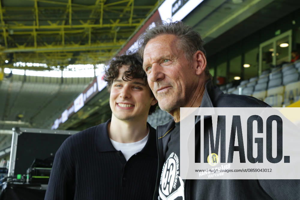 Dortmund, Ruhr area, NRW, Hollywood star Ralf Moeller visited the herocon trades fair The actor and sportsman was present at Signal Iduna Park together with his son Leon Moeller In a talk with stadium announcer Norbert Dickel, he and Andreas Grewe from Hans
