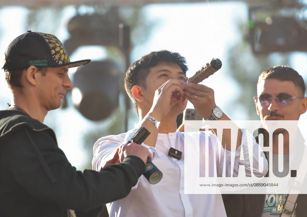 Entertainment, Mary Jane Berlin 2026 v l Mary Jane founder Duc Anh Dang with a joint in his hand for the 10th anniversary The event presents exhibitors from the fields of cannabis, medicine, lifestyle and hemp products Berlin Daniel Lakomski