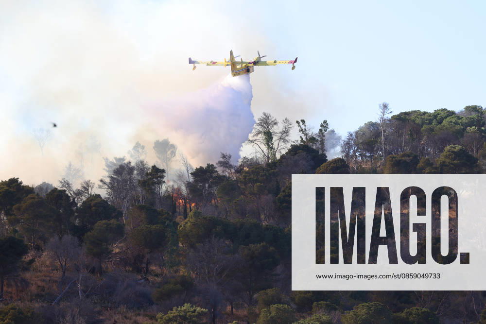 Firefighters response to wildfires in two regions in southern Italy SICILY, ITALY - JUNE 13: Two Canadair aircraft and three helicopters take part in an extinguishing work after a large fire has broken out in Montagna Grande, a town in Salemi, near Trapani in Sicily, Italy on June 13, 2026. Alberto Lo Bianco Anadolu Sicily Italy. Editorial use only. Please get in touch for any other usage.