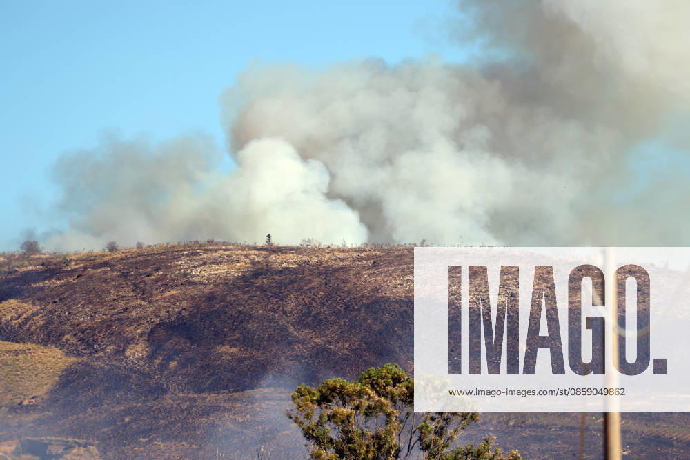 Firefighters response to wildfires in two regions in southern Italy SICILY, ITALY - JUNE 13: Large fire has broken out in Montagna Grande, a town in Salemi, near Trapani in Sicily, Italy on June 13, 2026. Two Canadair aircraft and three helicopters take part in an extinguishing work. Alberto Lo Bianco Anadolu Sicily Italy. Editorial use only. Please get in touch for any other usage.