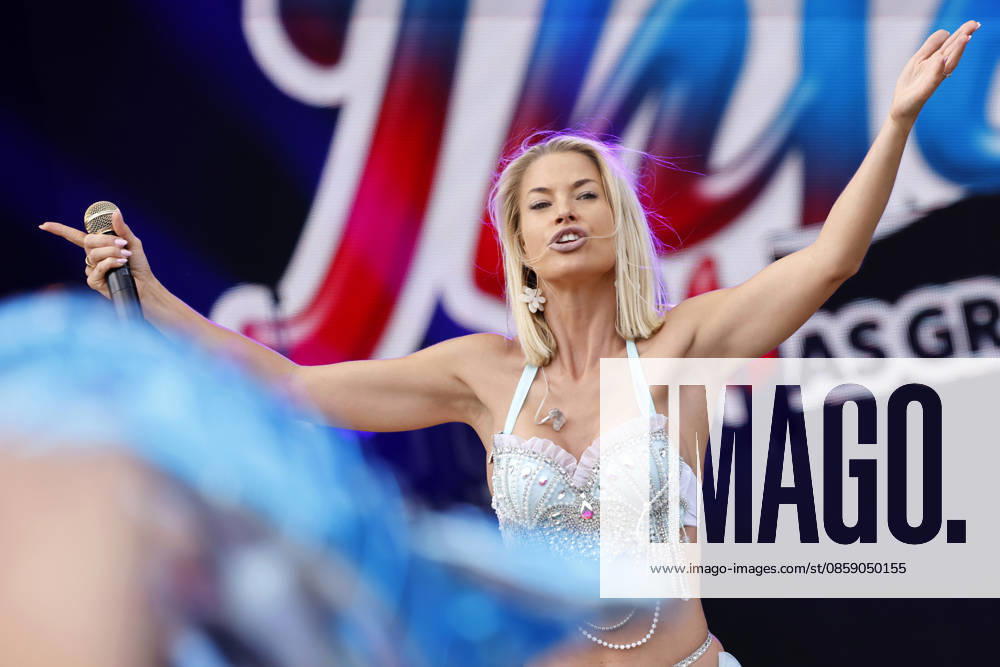 Singer Isi Glück performs at the festival Inselfieber Oberhausen The biggest Mallorca party of all time in the outdoor area of the Rudolf Weber Arena in Oberhausen Oberhausen, 13 06 2026 NRW Germany