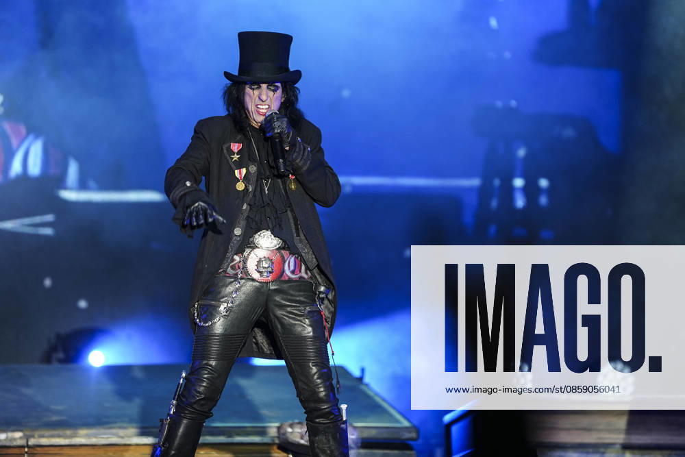 Rock legend Alice Cooper takes stage at Lifepark in Istanbul ISTANBUL, TURKIYE - JUNE 13: Alice Cooper performs during a concert at Lifepark in Istanbul, Turkiye, on June 13, 2026. The legendary American rock musician met with fans as part of an event organized by Neo Events. During the concert, Cooper performed a selection of songs from his career spanning more than five decades. Agit Erdi Ulukaya Anadolu Istanbul Turkey. Editorial use only. Please get in touch for any other usage.