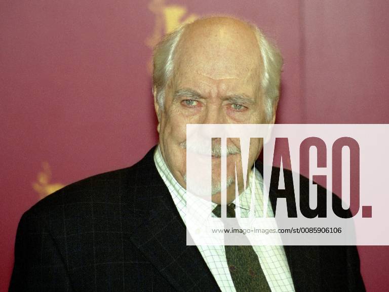 Robert Bernard Altman 20 February 1925 in Kansas City Missouri 20 20 November 2006 in Los Angeles California was a US-American director Author filmmaker and film producer Germany Berlin 2002 02 10 52 Berlin International Film Festival Robert ALTMAN Director from the USA Altman has been at the Berlinale for his lifes work honored with a golden bear