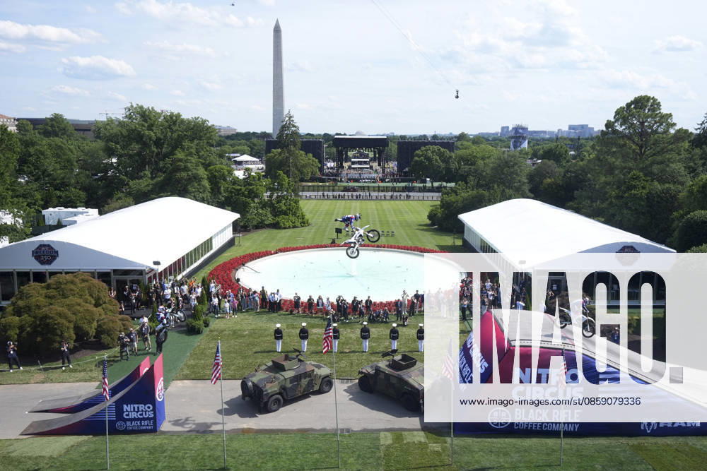Motorcycles Jump Ahead of The UFC Freedom 250 Fights - Washington Motor sports athletes and stunt performers do a motorcycle jump ahead of the UFC Freedom 250 fights on the South Lawn of the White House, Saturday, June 13, 2026, in Washington. Photo by Mark Schiefelbein Pool ABACAPRESS.COM Washington DC United States