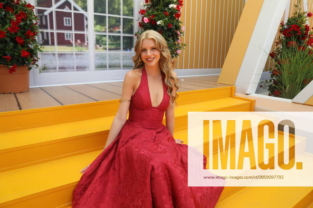 Pia Sophie Remmel on the ARD TV show Immer wieder sonntags at Europa Park Rust