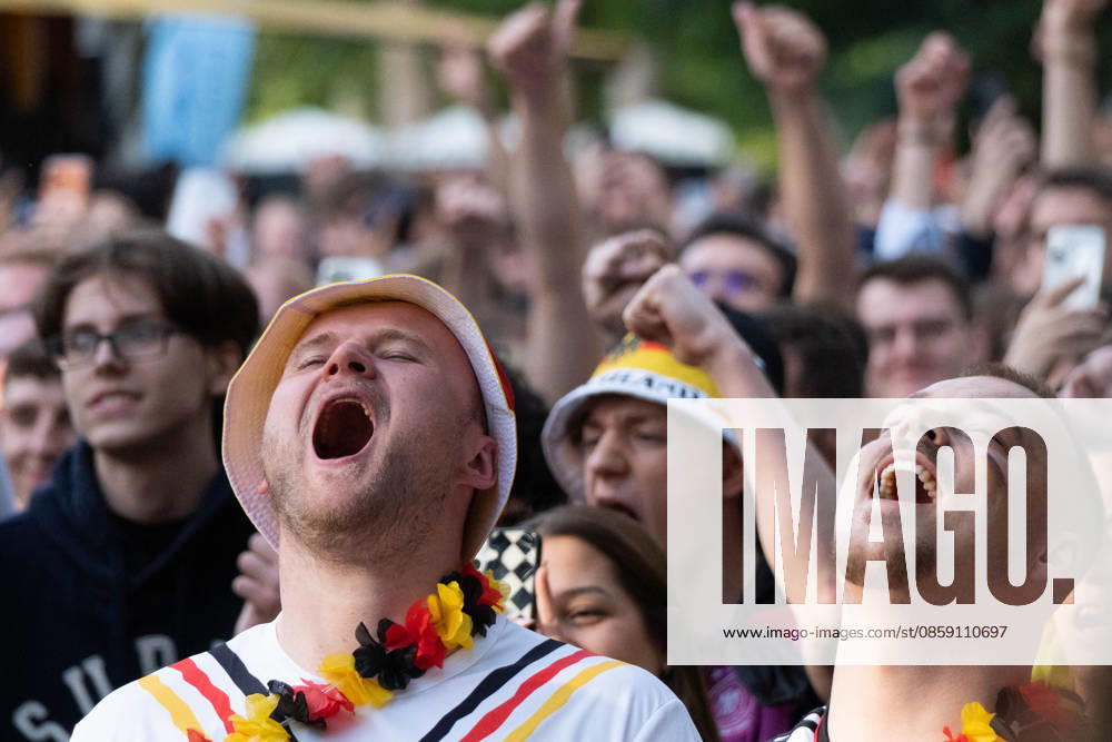 German fans celebrate a goal during the live broadcast of the FIFA World Cup match between Germany and Curacao in Frankfurt am Main, Germany. Frankfurt Germany - ZUMAb332 20260614_zip_b332_008