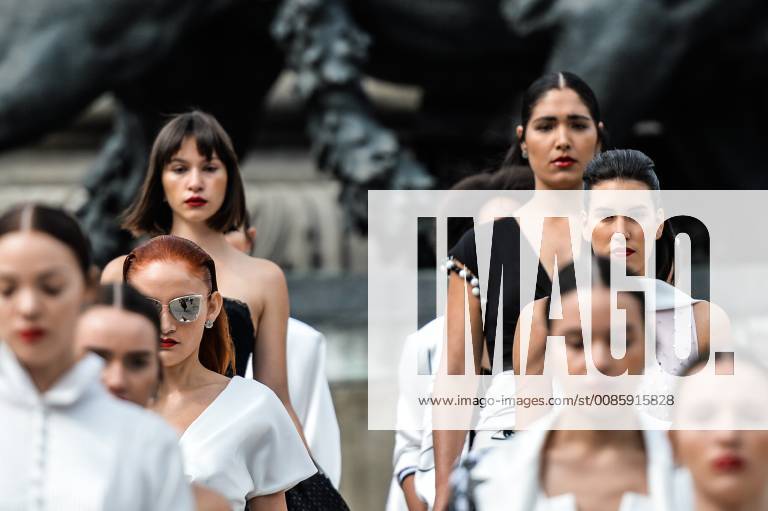 (181007) -- MEXICO CITY, Oct. 7, 2018 -- Models present creations at the Benito Santos Show on the first day of Mercedes-Benz Fashion Week Mexico City in Mexico City, Mexico, on Oct. 7, 2018. ) MEXICO-MEXICO CITY-FASHION WEEK XinxYuewei