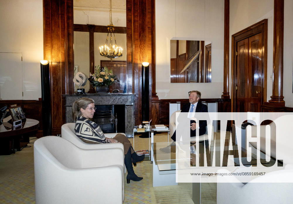 Palace King Willem-Alexander received the State Secretary for Justice and Security, Claudia van Bruggen, at Noordeinde Palace. Â