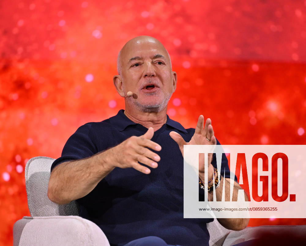 Paris VivaTech 2026 PARIS, FRANCE - JUNE 17: American businessman Jeff Bezos attends the 10th edition of the VivaTech technology startup and innovation fair at the Porte de Versailles exhibition center in Paris, France, on June 17, 2026. Mustafa Yalcin Anadolu Paris France. Editorial use only. Please get in touch for any other usage.