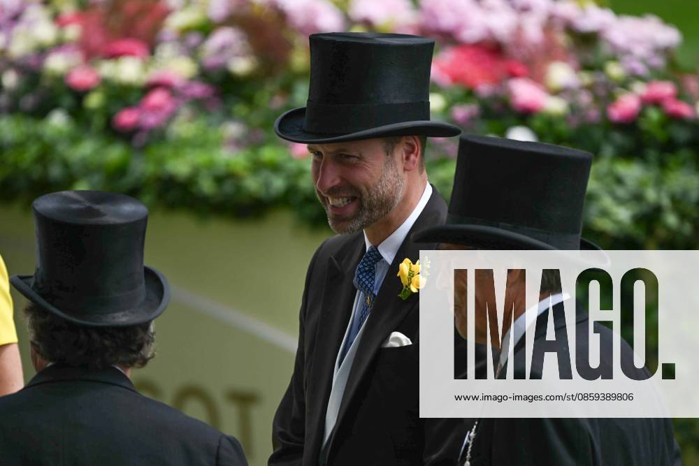 British royal family attends the Royal Ascot 2026 BERKSHIRE, UNITED KINGDOM - JUNE 17: William, Prince of Wales (C) and Catherine, Princess of Wales attend the second day of the traditional Royal Ascot horse racing event, which has been held since 1711, in Berkshire, United Kingdom on June 17, 2026. Rasid Necati Aslim Anadolu Berkshire United Kingdom. Editorial use only. Please get in touch for any other usage.