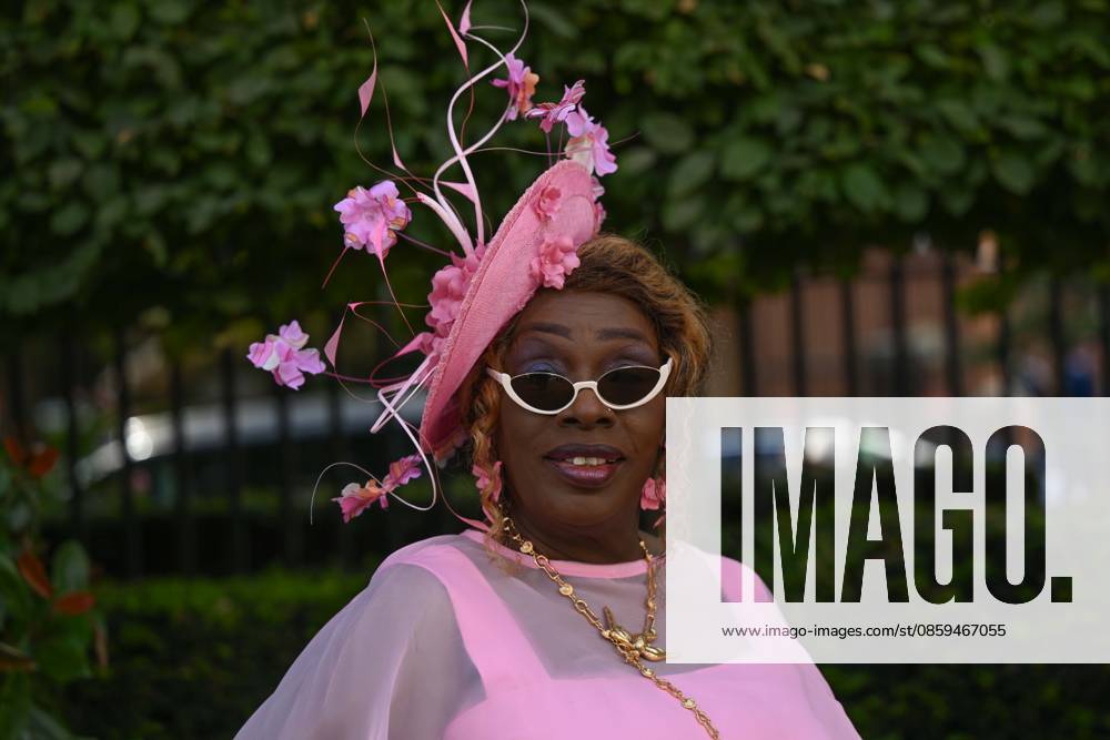 Royal Ascot 2026 BERKSHIRE, UNITED KINGDOM - JUNE 18: Visitors wearing elaborate hats and elegant outfits attend the third day of the traditional Royal Ascot horse racing event, held in the United Kingdom since 1711, at Ascot Racecourse in Berkshire, United Kingdom on June 18, 2026. Rasid Necati Aslim Anadolu Berkshire United Kingdom. Editorial use only. Please get in touch for any other usage.