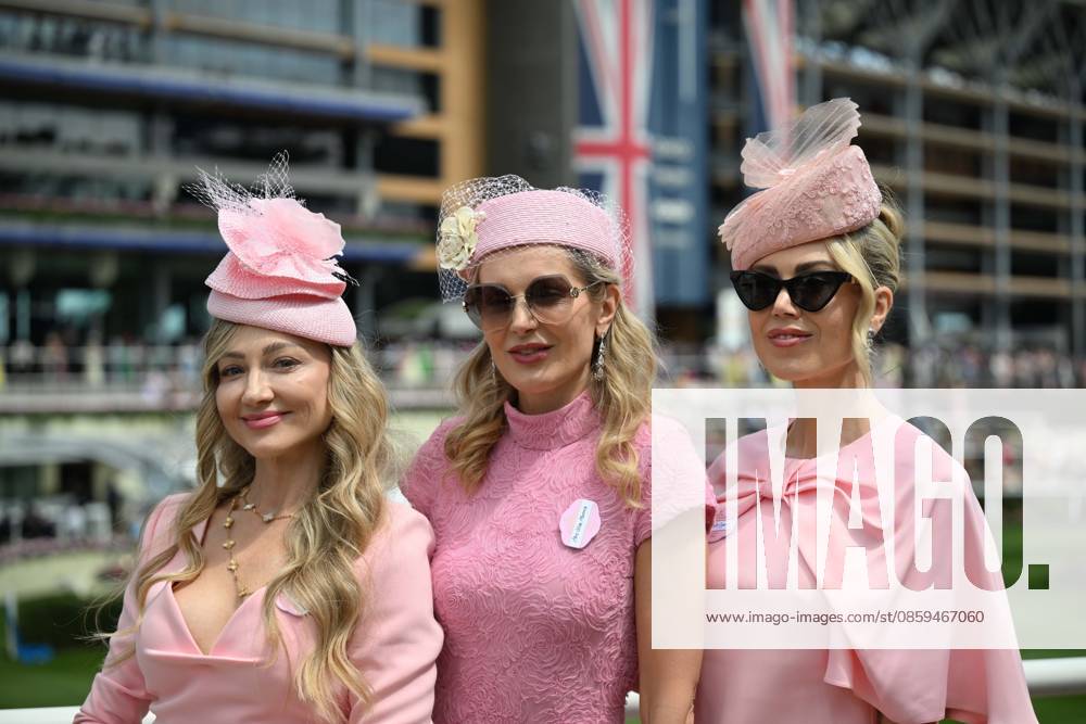 Royal Ascot 2026 BERKSHIRE, UNITED KINGDOM - JUNE 18: Visitors wearing elaborate hats and elegant outfits attend the third day of the traditional Royal Ascot horse racing event, held in the United Kingdom since 1711, at Ascot Racecourse in Berkshire, United Kingdom on June 18, 2026. Rasid Necati Aslim Anadolu Berkshire United Kingdom. Editorial use only. Please get in touch for any other usage.