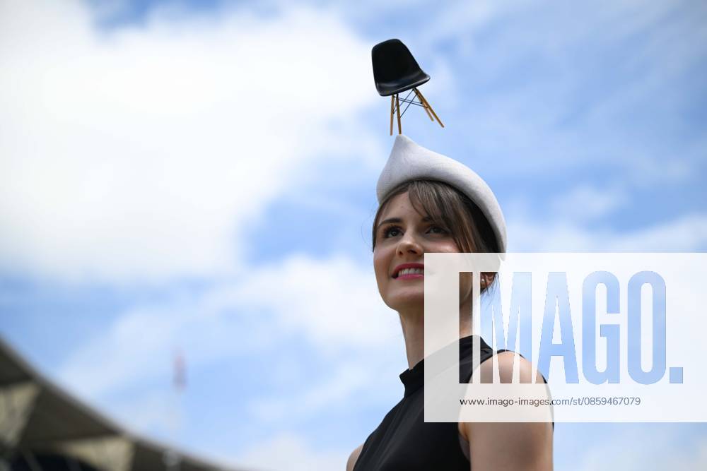 Royal Ascot 2026 BERKSHIRE, UNITED KINGDOM - JUNE 18: Visitors wearing elaborate hats and elegant outfits attend the third day of the traditional Royal Ascot horse racing event, held in the United Kingdom since 1711, at Ascot Racecourse in Berkshire, United Kingdom on June 18, 2026. Rasid Necati Aslim Anadolu Berkshire United Kingdom. Editorial use only. Please get in touch for any other usage.