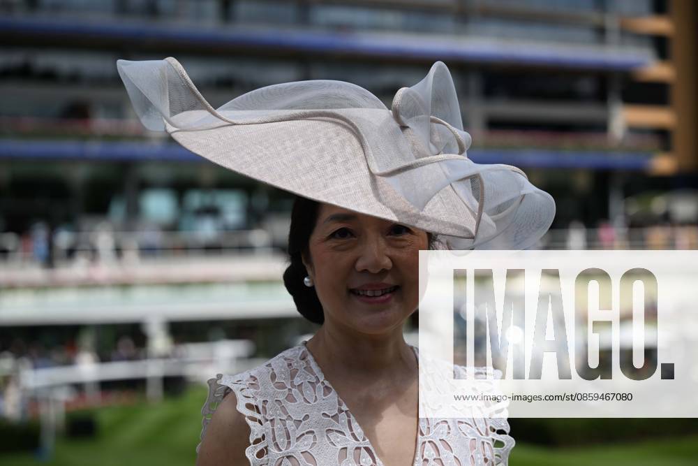 Royal Ascot 2026 BERKSHIRE, UNITED KINGDOM - JUNE 18: Visitors wearing elaborate hats and elegant outfits attend the third day of the traditional Royal Ascot horse racing event, held in the United Kingdom since 1711, at Ascot Racecourse in Berkshire, United Kingdom on June 18, 2026. Rasid Necati Aslim Anadolu Berkshire United Kingdom. Editorial use only. Please get in touch for any other usage.