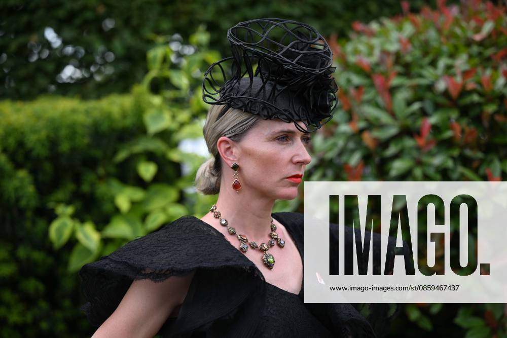 Royal Ascot 2026 BERKSHIRE, UNITED KINGDOM - JUNE 18: Visitors wearing elaborate hats and elegant outfits attend the third day of the traditional Royal Ascot horse racing event, held in the United Kingdom since 1711, at Ascot Racecourse in Berkshire, United Kingdom on June 18, 2026. Rasid Necati Aslim Anadolu Berkshire United Kingdom. Editorial use only. Please get in touch for any other usage.