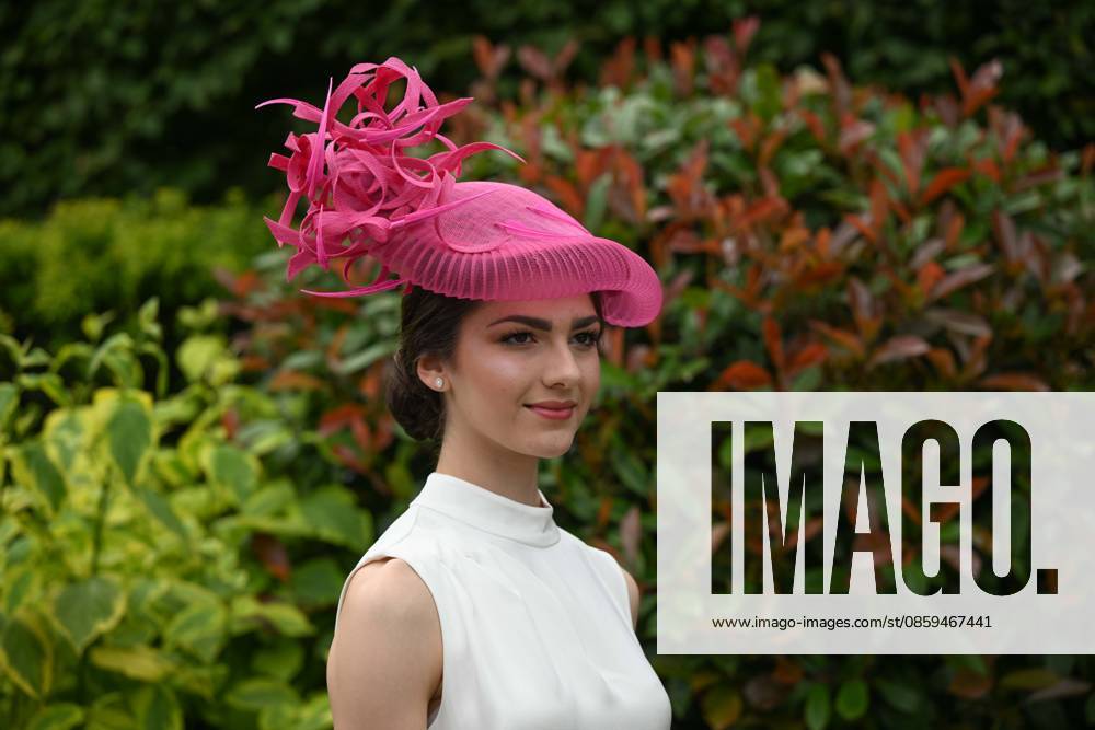 Royal Ascot 2026 BERKSHIRE, UNITED KINGDOM - JUNE 18: Visitors wearing elaborate hats and elegant outfits attend the third day of the traditional Royal Ascot horse racing event, held in the United Kingdom since 1711, at Ascot Racecourse in Berkshire, United Kingdom on June 18, 2026. Rasid Necati Aslim Anadolu Berkshire United Kingdom. Editorial use only. Please get in touch for any other usage.