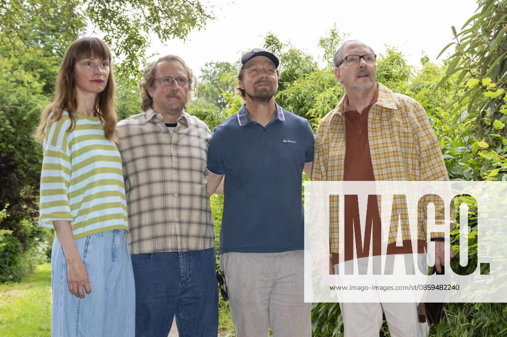 Katharina Marie Schubert, Bjarne Mädel, Lars Jessen, and Olli Dittrich at a photo shoot on the set of the NDR film Prange 2 at the Stresemannallee Allotment Garden Association in Hamburg, June 18, 2026,detected_source_language Foto:xC.xTamckex xFuturexImagex prange_6610